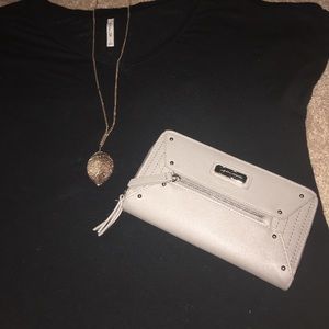 Jessica Simpson gray wallet
